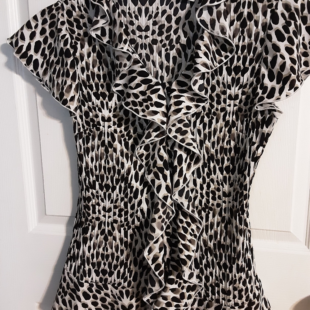 Kim Rogers Leopard Print, button down, snug/stretch design